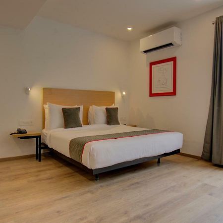 Oyo Townhouse 150 Shreyas Colony Hotel Ahmedabad Ngoại thất bức ảnh