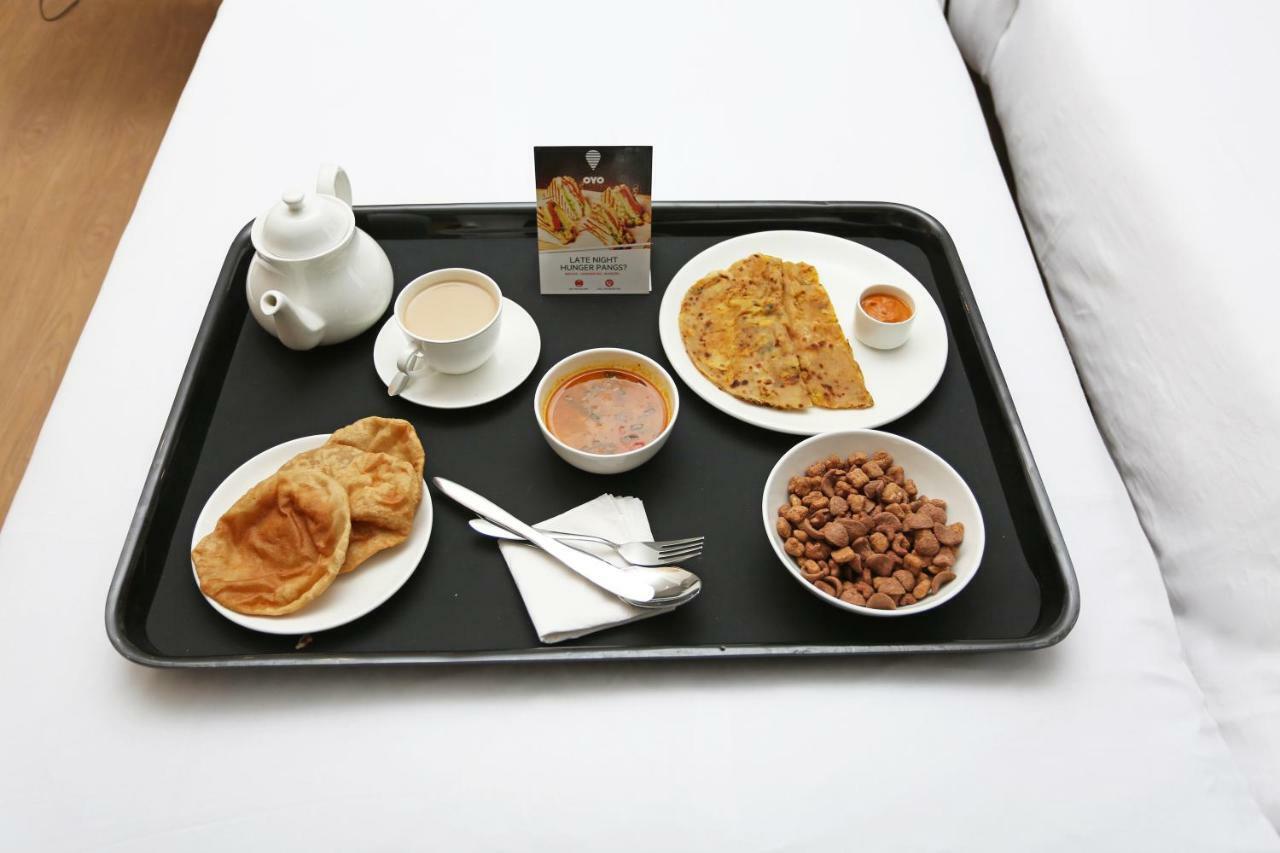 Oyo Townhouse 150 Shreyas Colony Hotel Ahmedabad Ngoại thất bức ảnh