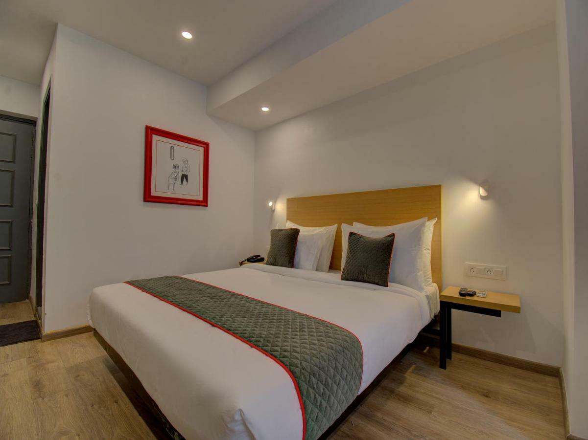 Oyo Townhouse 150 Shreyas Colony Hotel Ahmedabad Ngoại thất bức ảnh