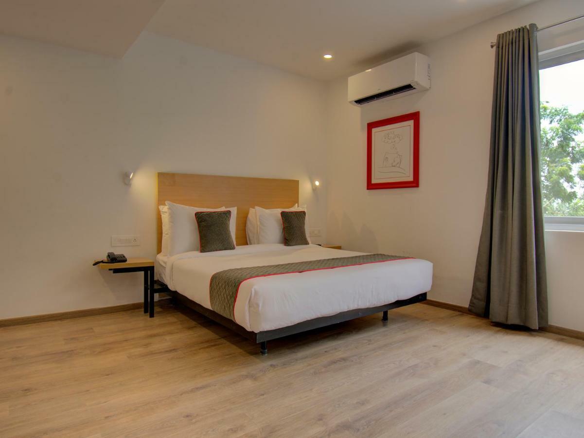 Oyo Townhouse 150 Shreyas Colony Hotel Ahmedabad Ngoại thất bức ảnh