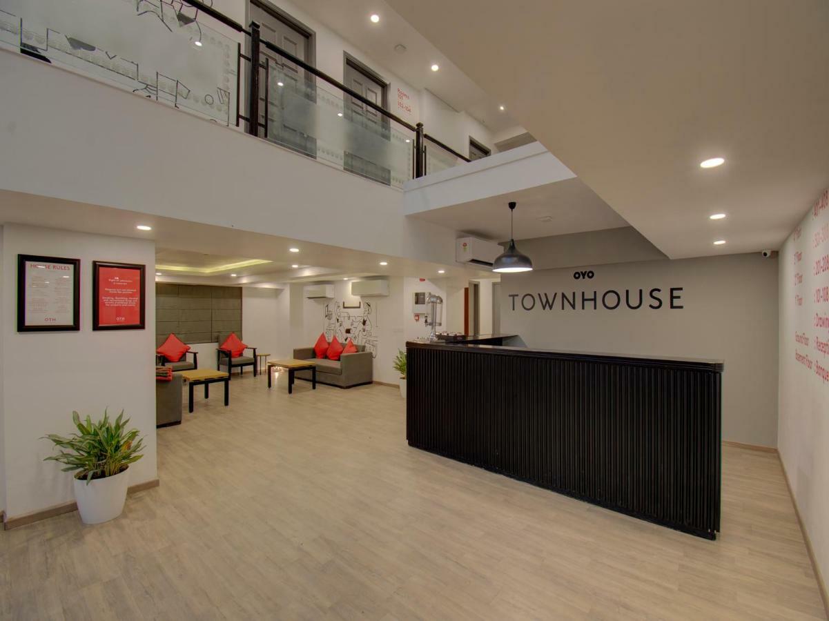 Oyo Townhouse 150 Shreyas Colony Hotel Ahmedabad Ngoại thất bức ảnh