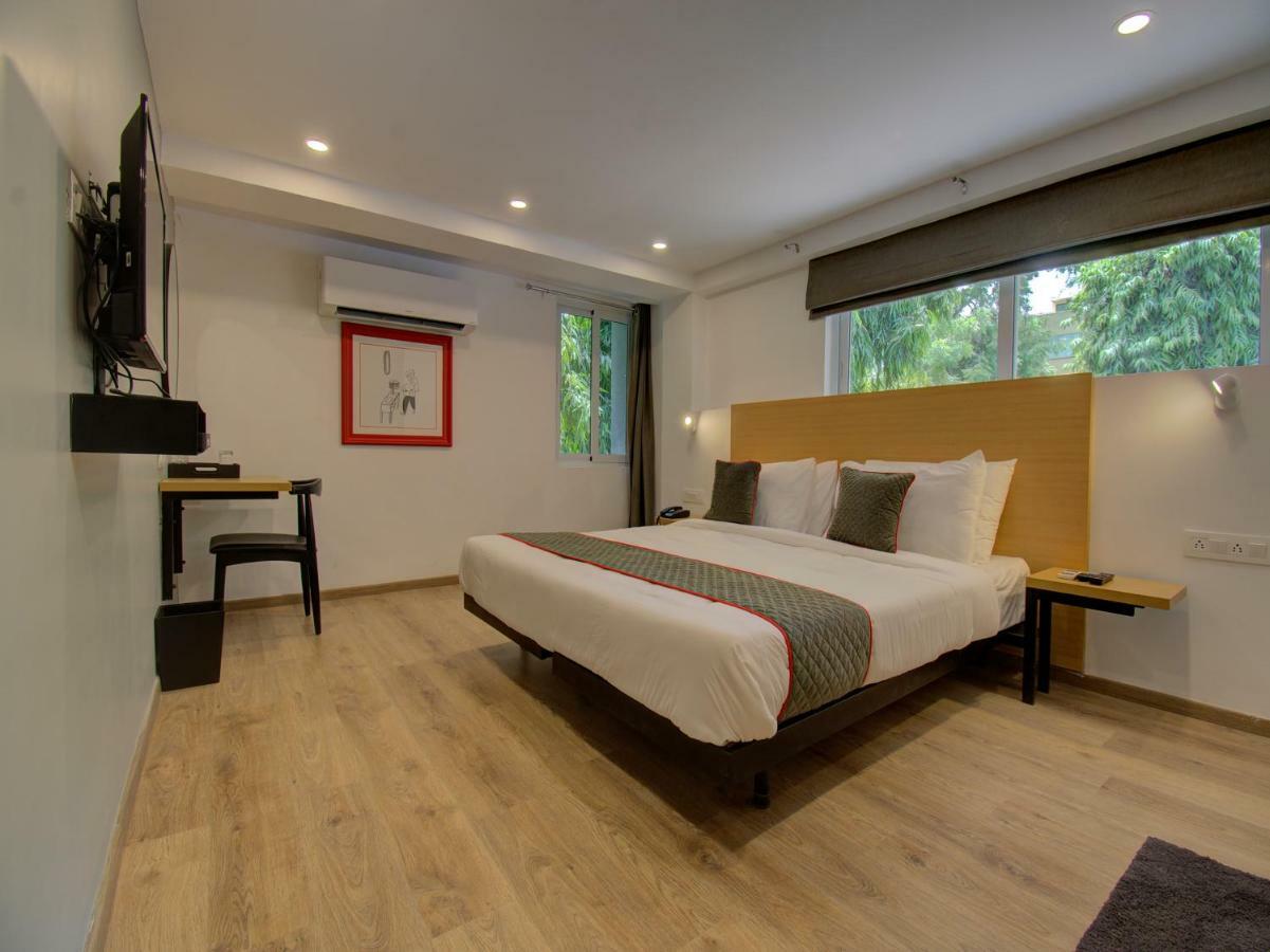 Oyo Townhouse 150 Shreyas Colony Hotel Ahmedabad Ngoại thất bức ảnh