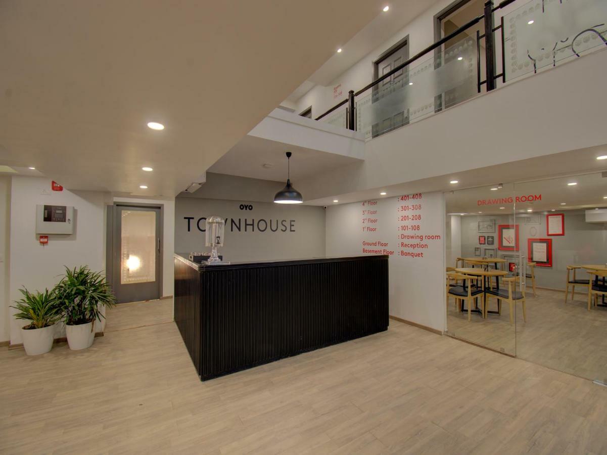 Oyo Townhouse 150 Shreyas Colony Hotel Ahmedabad Ngoại thất bức ảnh